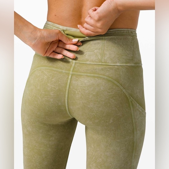 Lululemon Fast and Free High Rise Tight 25" *Ice Dye
Size 6 - Picture 4 of 16